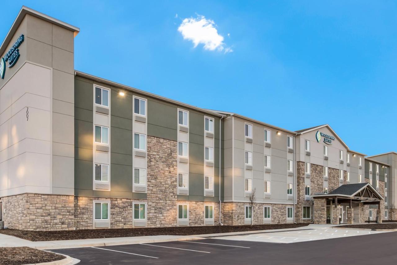 Woodspring Suites Charlotte - University Research Park Екстер'єр фото